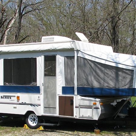 Private Rv Hotel Hartford Bagian luar foto