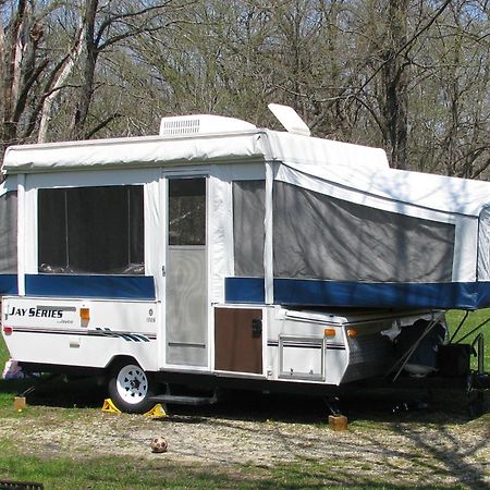 Private Rv Hotel Hartford Bagian luar foto