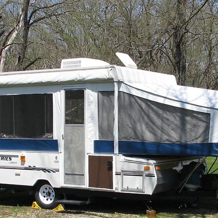 Private Rv Hotel Hartford Bagian luar foto